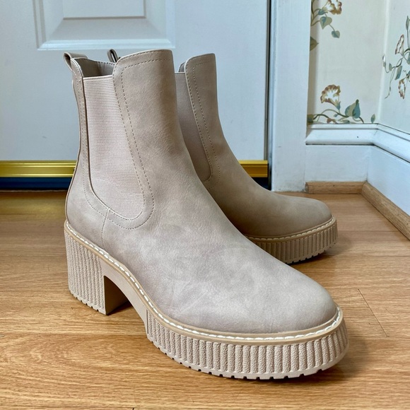 DV by Dolce Vita Darcel Lug Danda Chelsea Chunky Ankle Boot Stone Women’s Size 8 - Picture 6 of 14